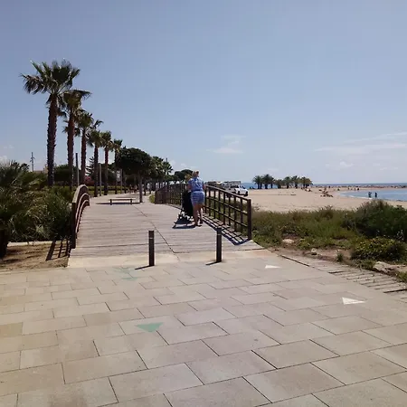 Primera Linea De Playa Urbanizacion La Dorada Апартаменты *
